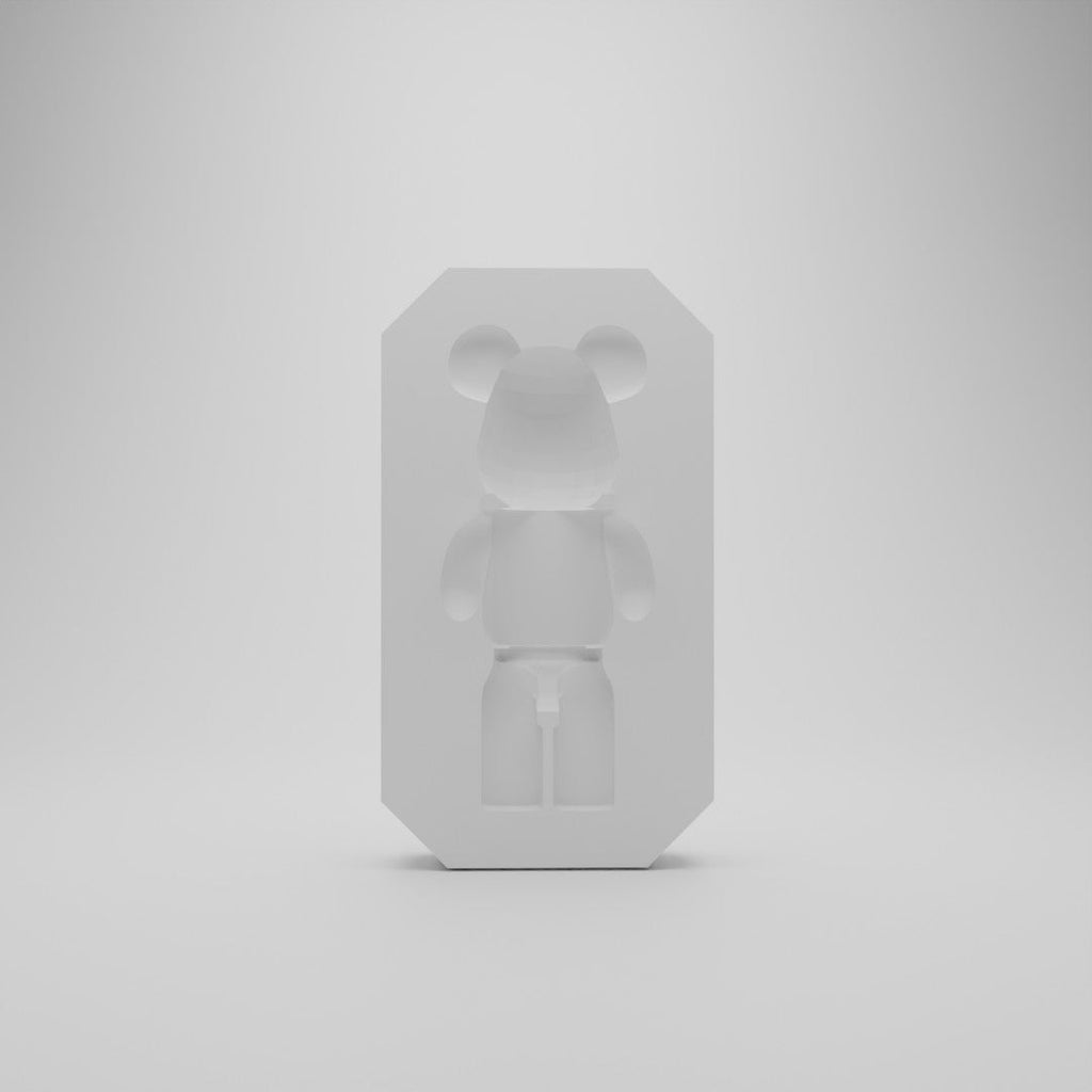 Socle Bearbrick blanc modulaire fixé au mur