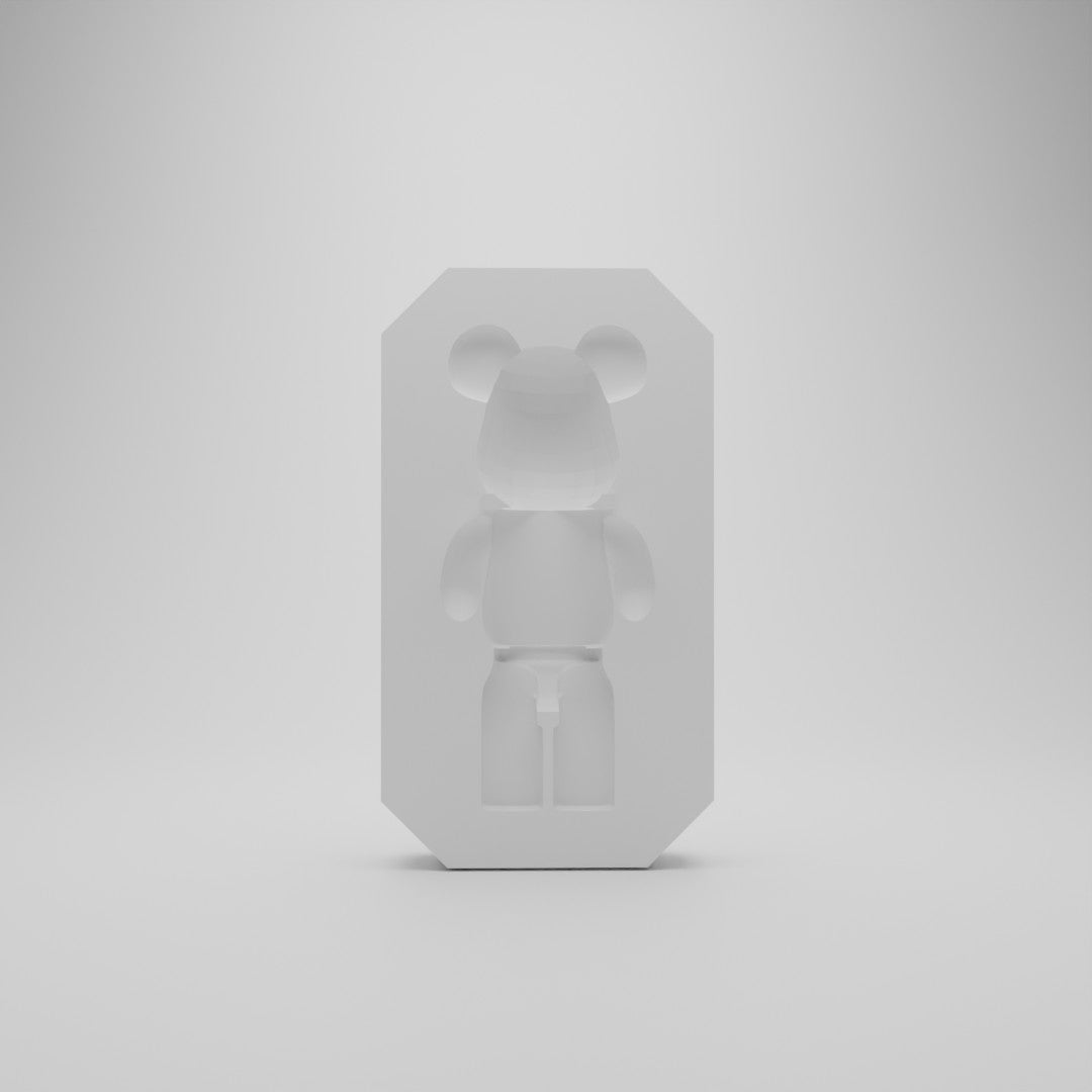 Socle Bearbrick blanc modulaire fixé au mur